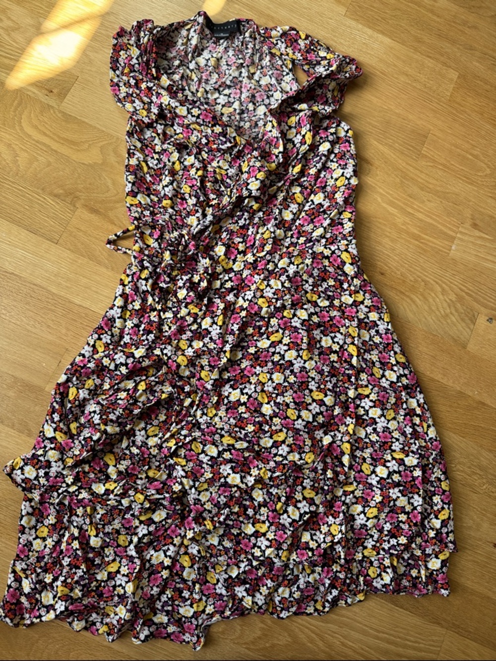 Sanctuary Wrap Style v-neck ruffle dress